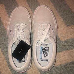 BRAND NEW NEVER WORN VANS 8.5 womens 7 mens